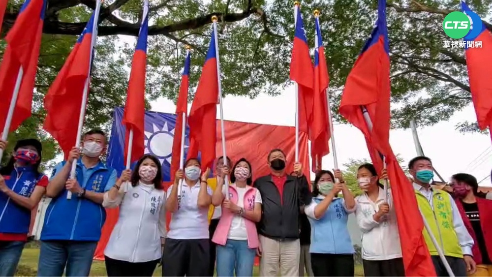 柯志恩左營插國旗 陳其邁衝山區拚選戰