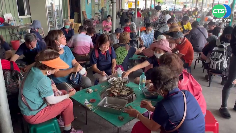 南部天晴現人潮! 搭船遊潟湖.烤蚵吃到飽