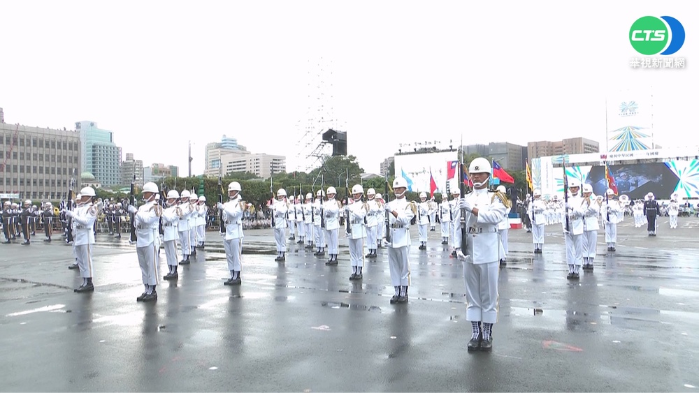 國慶重頭戲! 三軍儀隊"左手操槍"超震撼