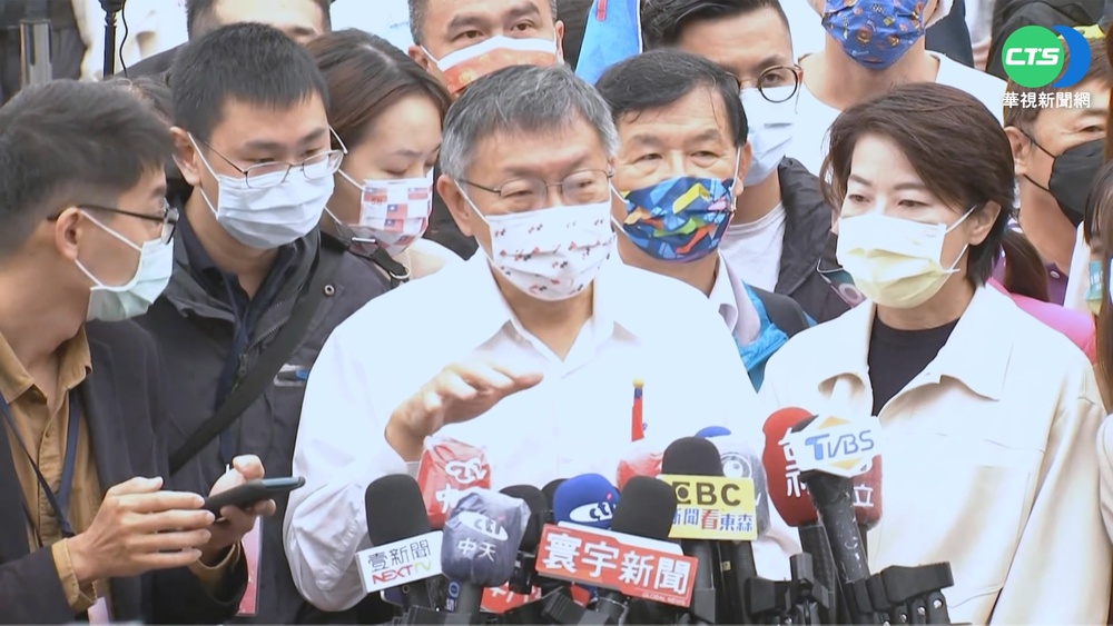 北市府國慶升旗! 柯文哲偕黃珊珊發末代嗡嗡包