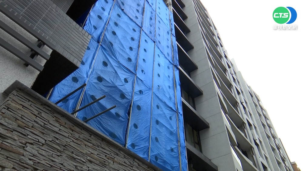 釘子戶後悔莫及... 獨自重建"夾縫求生"