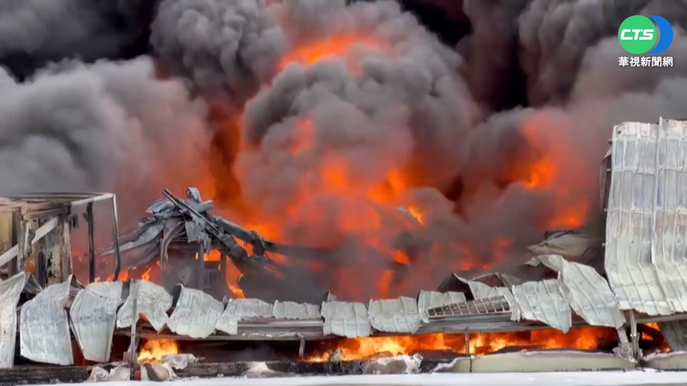 台南塑膠回收廠陷火海 黑煙竄天影響空品