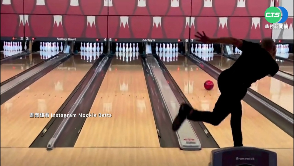 國聯季後賽前慶生 Betts保齡球又打300分