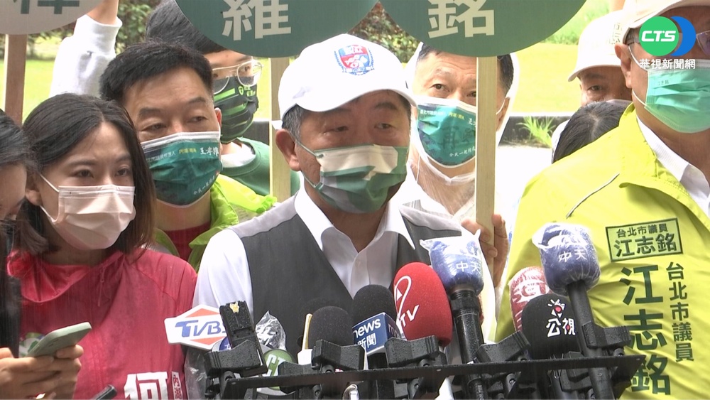 陳時中站路口拜票初體驗 內湖居民探頭罵太吵