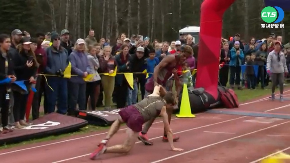 運動家精神! 選手捨第一 扶跌倒隊友抵終點