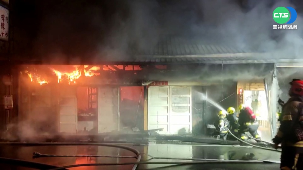 花蓮佳興冰菓室大火 雲梯車灌救.老闆傷送醫