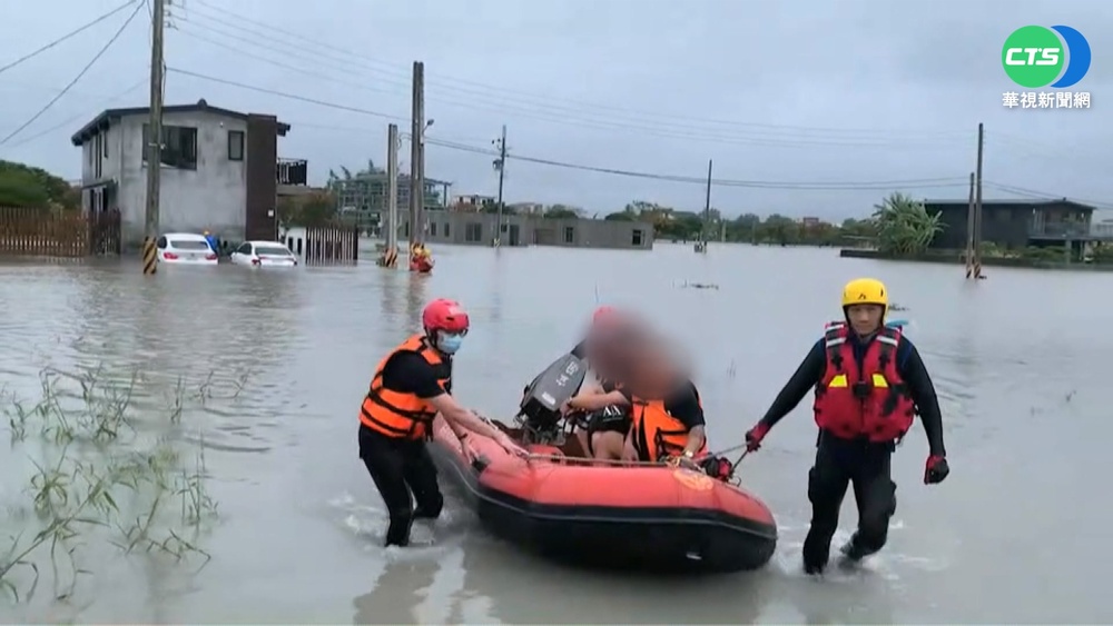 雨彈炸宜蘭 台7線英士.大曼路段土石崩落路斷