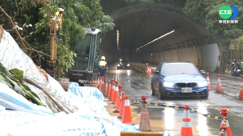 內湖康樂隧道土石崩落! 搶修開放通行
