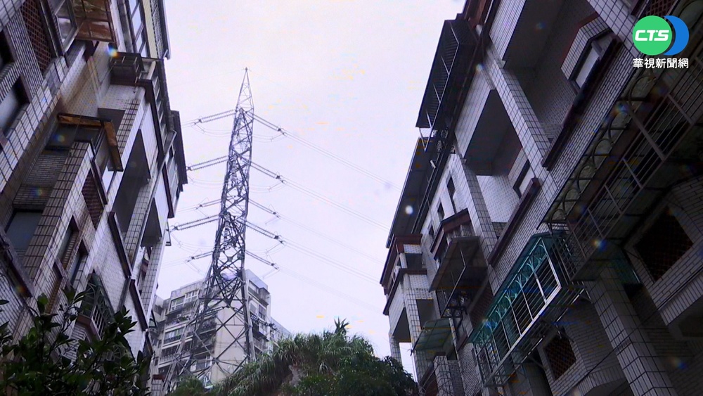 雨彈狂炸北台灣 伯爵山莊土石崩進家裡!