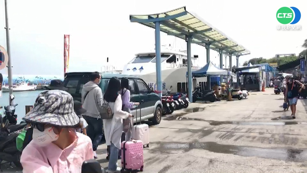 外海風浪大! 部分小琉球遊客暈船"躺平"