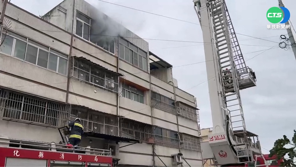 男幫鄰居滅火反困火場 關門擋煙幸獲救