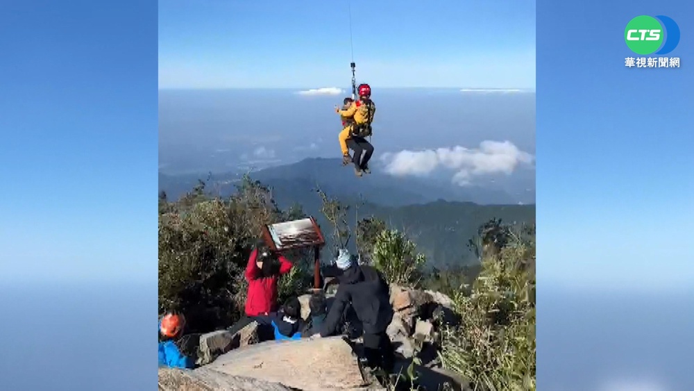 違規遭舉發! 男登北大武山摔傷 空勤吊掛送醫