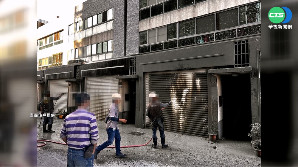 台中建案水泥亂噴 對面整排住戶全遭殃