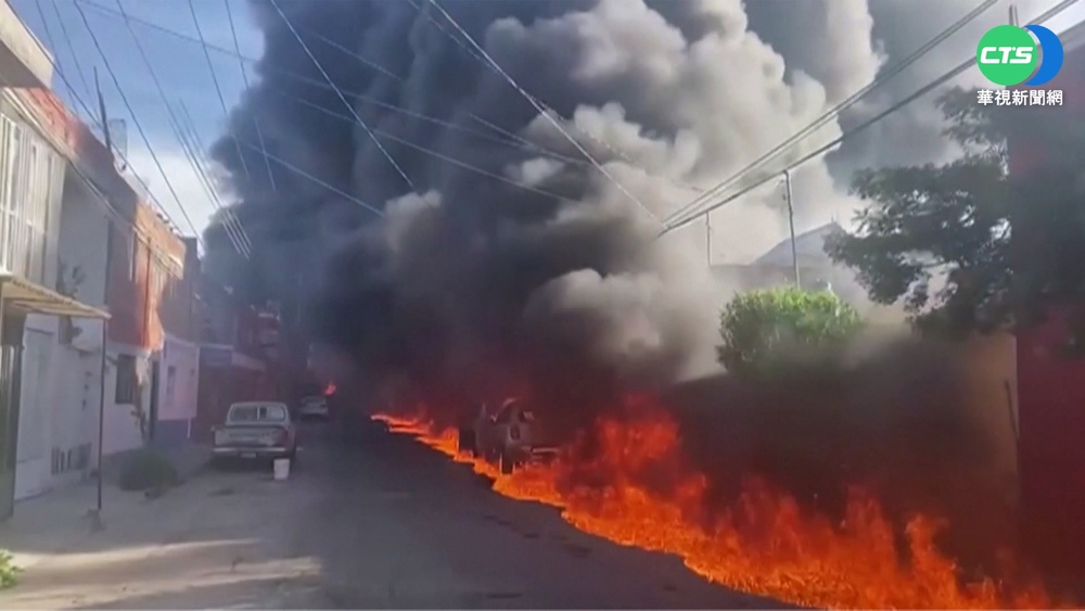 墨西哥油罐車遭衝撞 大火延燒疏散近千人