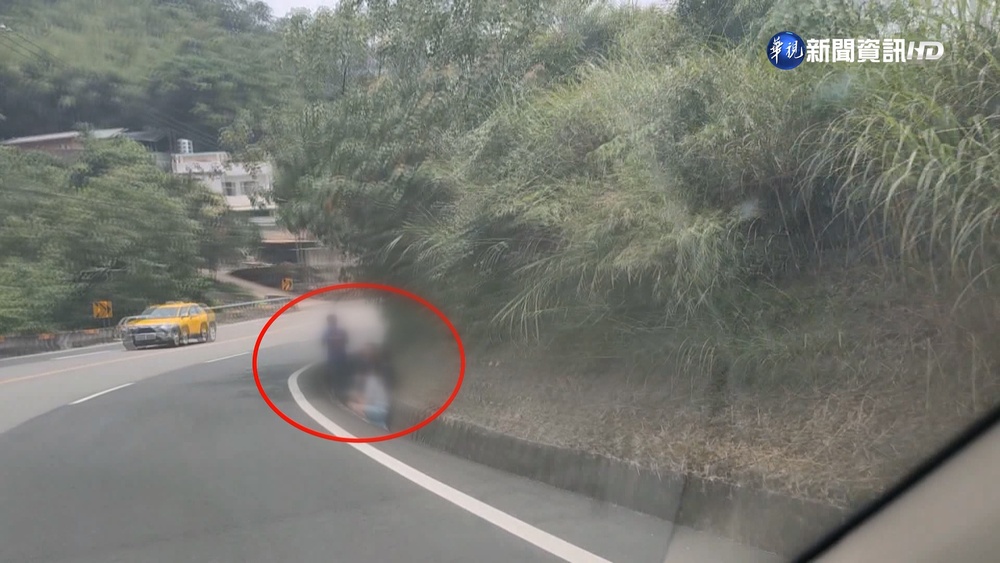 追焦搶拍害重機騎士慘摔? 警將取締開罰