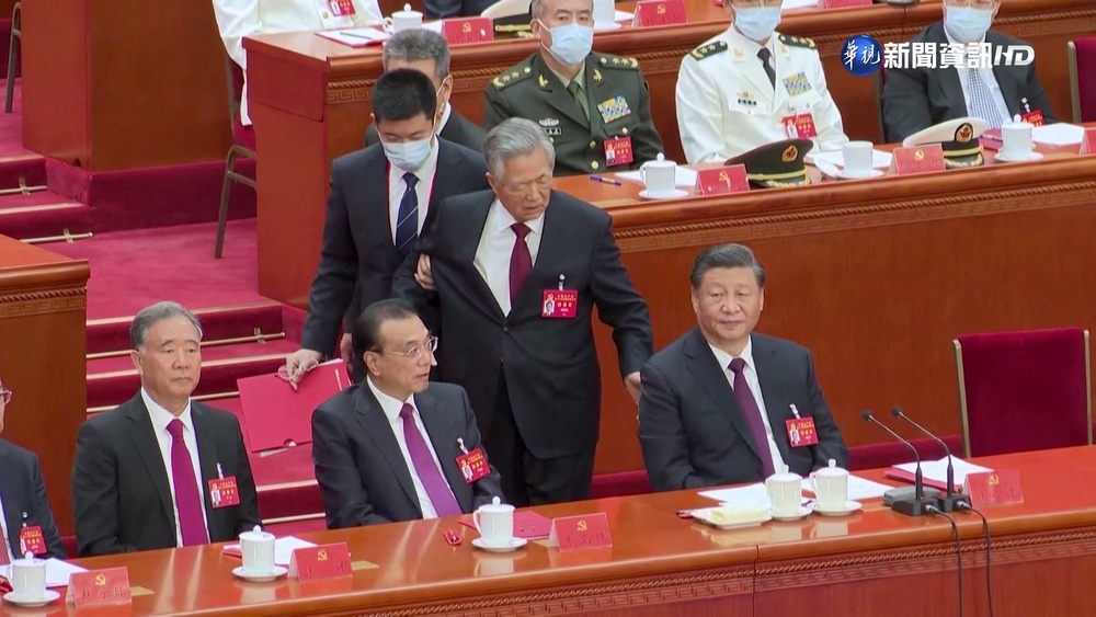 胡錦濤"被出場"前 疑與栗戰書爭桌上文件