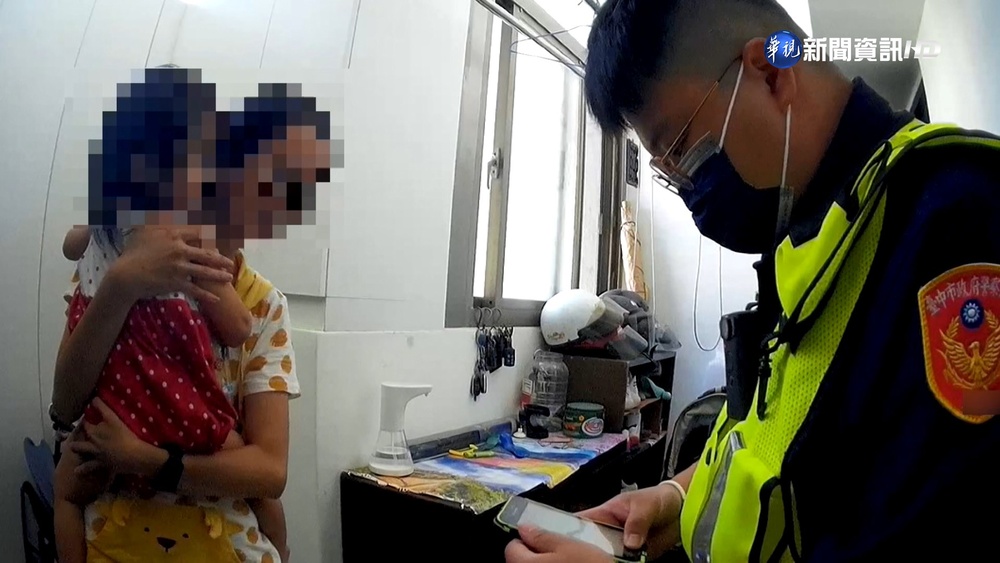 2歲女童誤反鎖屋內慘哭 警消破門救援