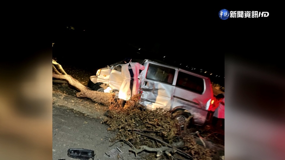 嘉義廂型車與小客車相撞 1死2傷