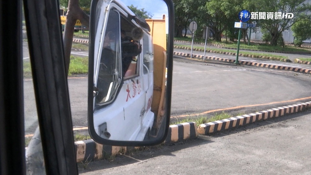 避視線盲區! 大型車"正前方160公分.後方.A柱"