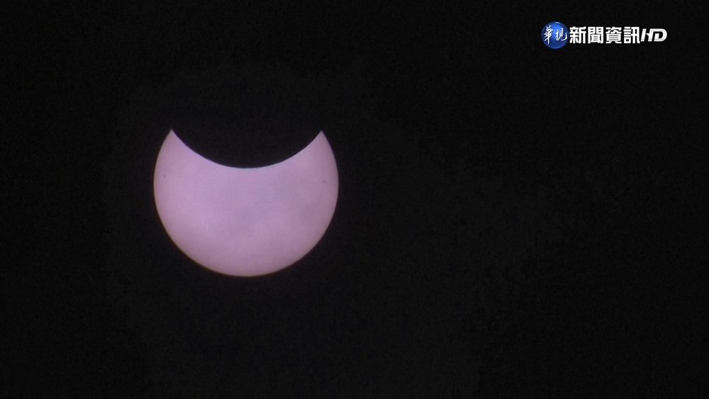 今年最後日食10/25登場 各地天文迷爭睹