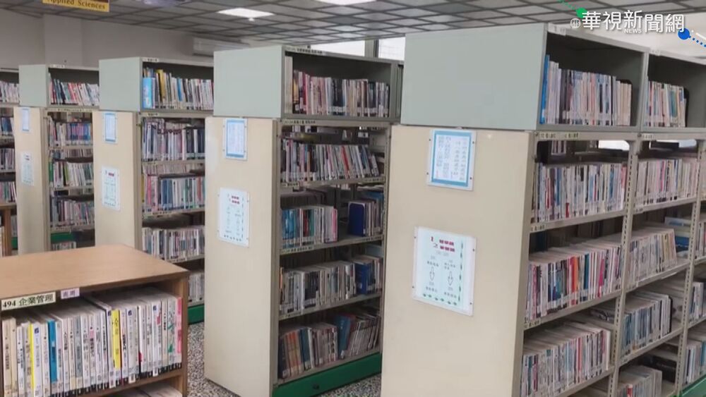 家人借書20年未還她急問怎麼辦 網笑：20年都可以投票了