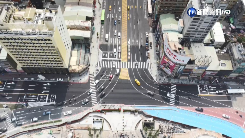 高雄車站"站東路"通車 與"站西路"分流南北