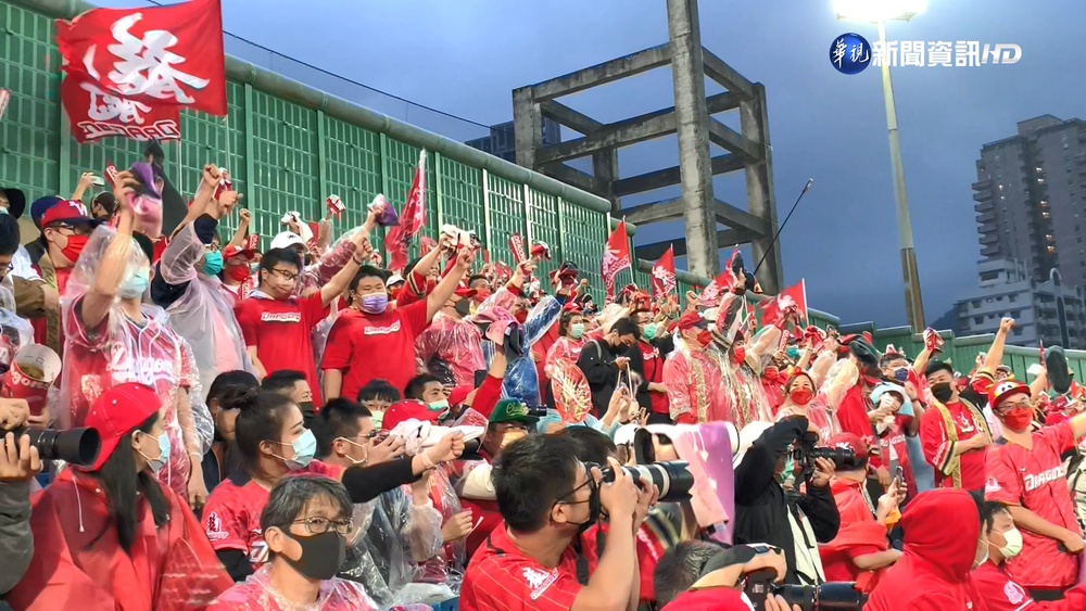 味全背水一戰! 萬名龍迷應援力擋兄弟