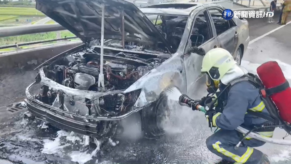 台74甲線"火燒車"回堵2km 駕駛下車逃死劫