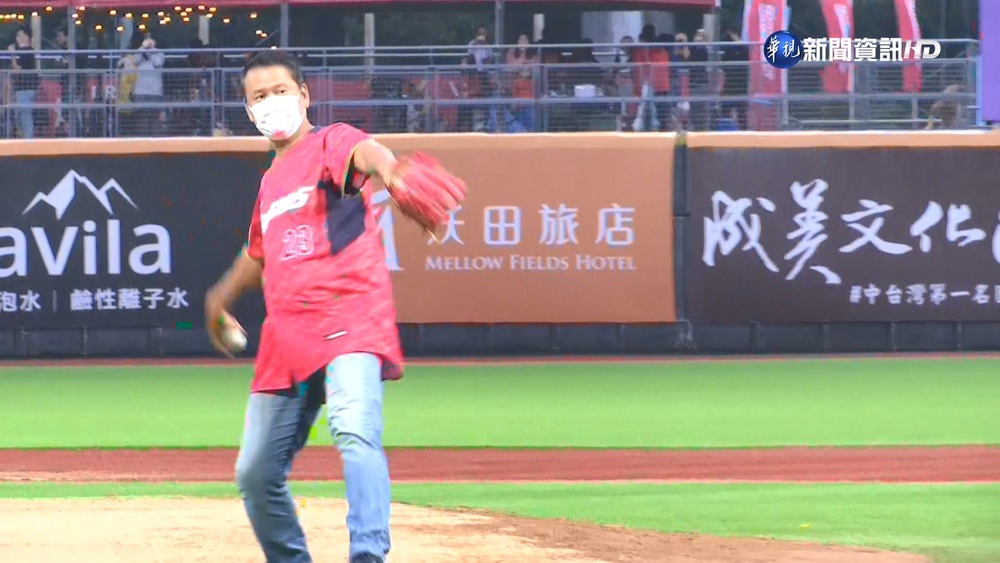 味全龍背水一戰 "金臂人"黃平洋開球加持