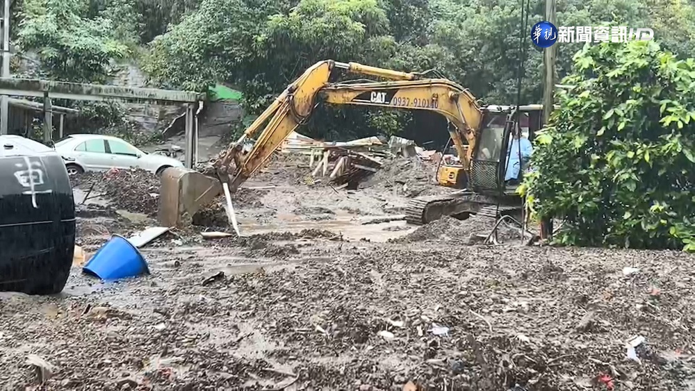 憂大雨引土石流 基隆營造廠自挖護城河