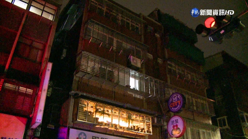 新莊民宅惡火! 2人一度受困.1人昏迷送醫