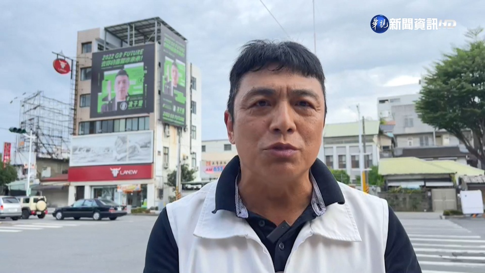 "吊車"掛看板超顯眼! 候選人各出奇招拚創意