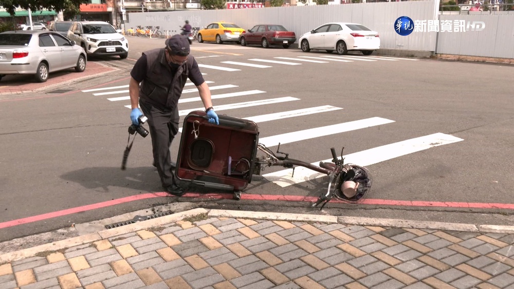 三輪車加裝電池馬達 摩擦路緣起火 婦人燙傷
