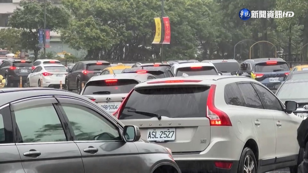 國1汐止又坍 通勤族哀號"交通最黑暗一天"