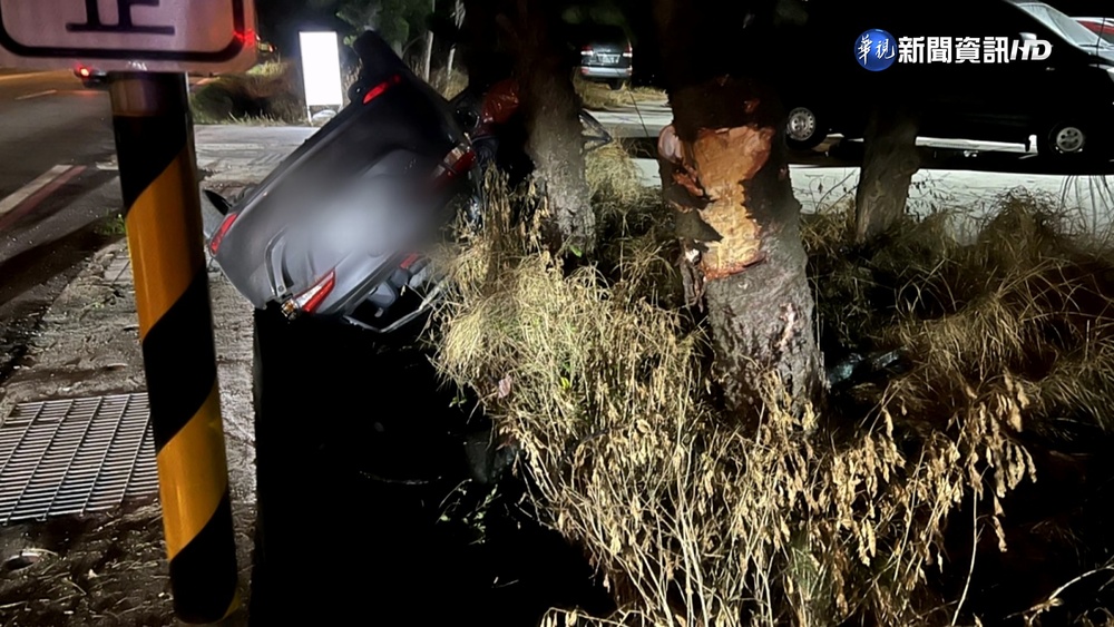 澎湖翻車1人無呼吸心跳 4歲童爬出脫困