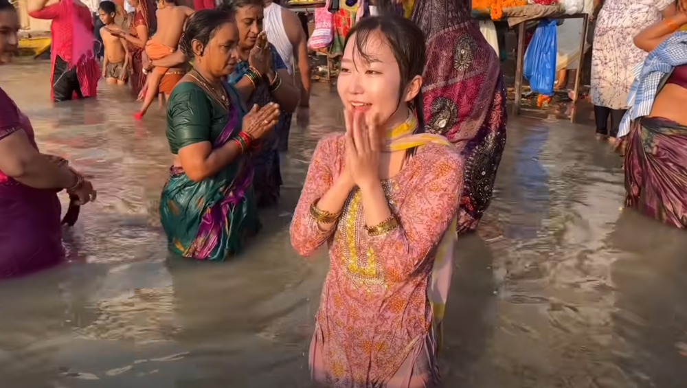 日YouTuber泡恆河水「洗滌心靈」 上岸後不適 當晚發燒