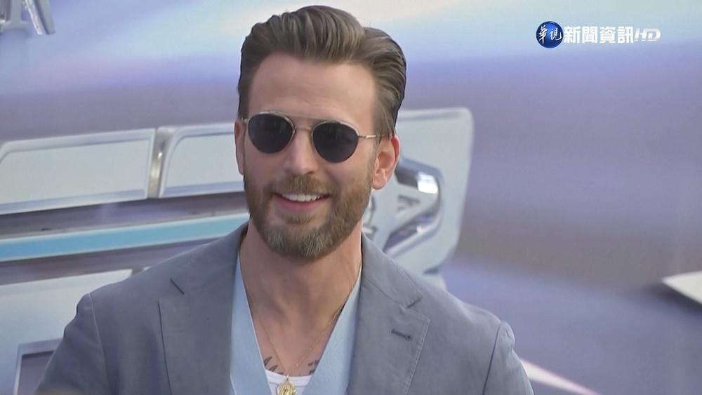 獲選2022最性感男人 克里斯伊凡登時人雜誌