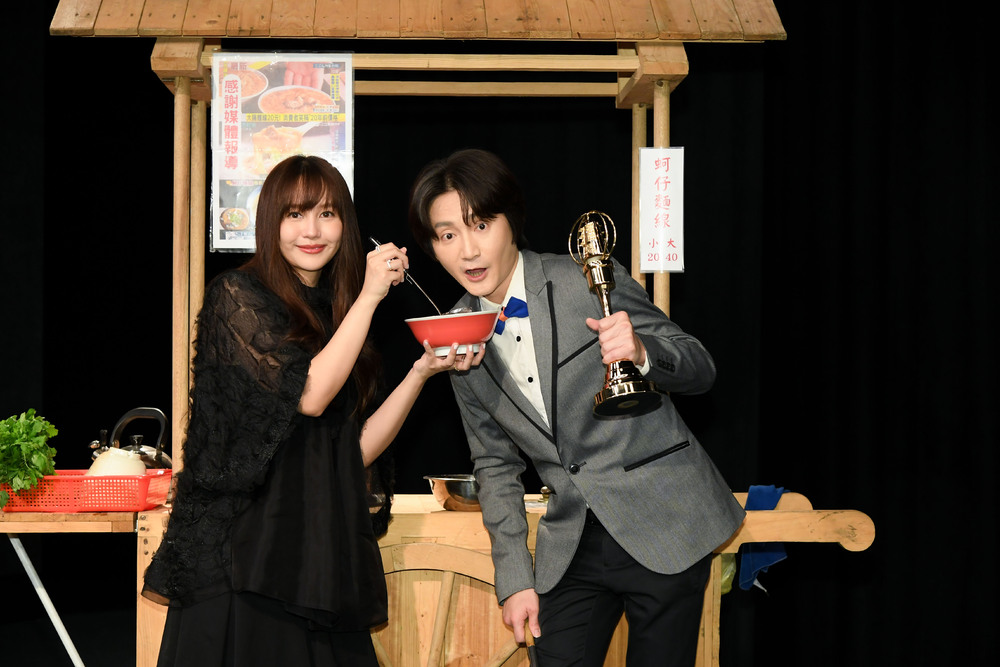 《俗女2》插曲〈蚵仔麵線〉奪金鐘57主題歌曲獎 姚小民與琳誼出席頒獎活動