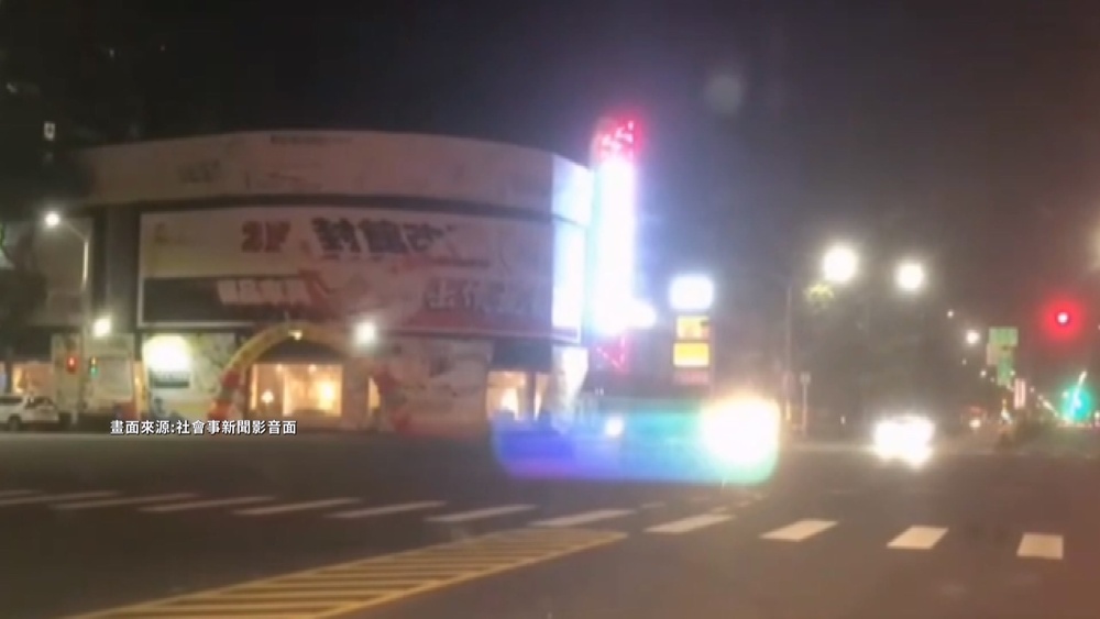 家具店夜間招牌閃亮亮 住戶控:無法睡啦