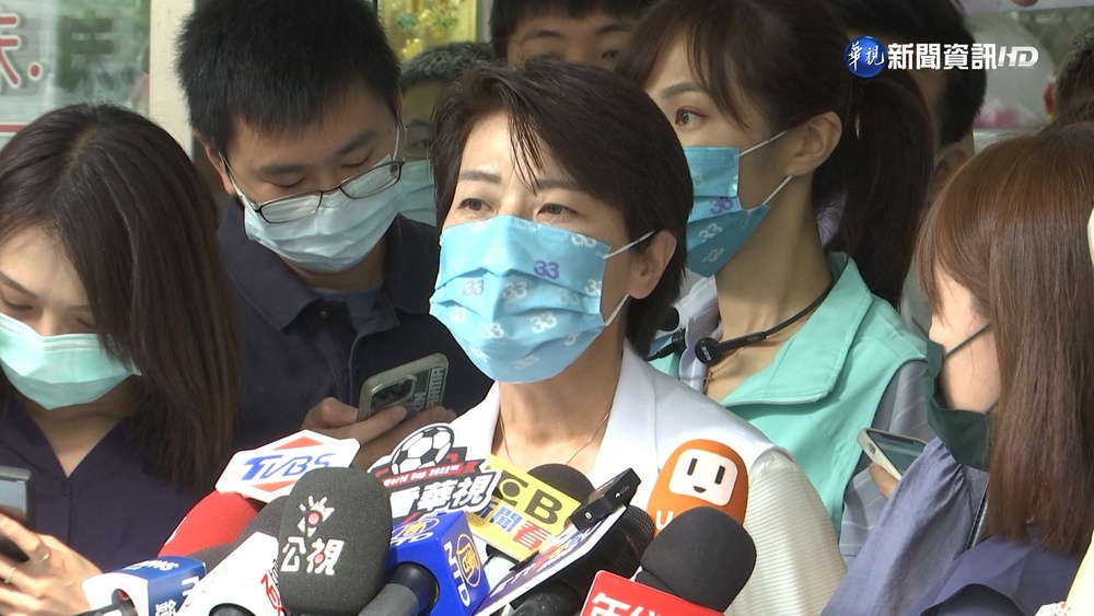 PO孫運璿合照挨批 黃反嗆:執行力分顏色?