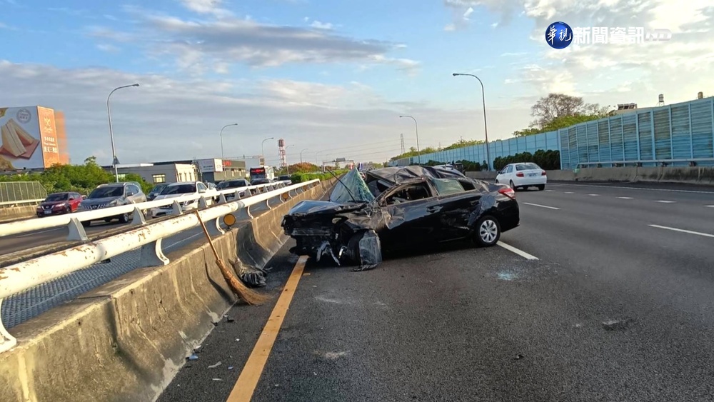 車遭撞翻3圈 1歲童腦出血 父母淚求集氣