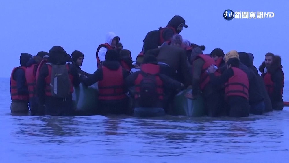 英法簽新協議 合作阻止非法移民越過海峽赴英