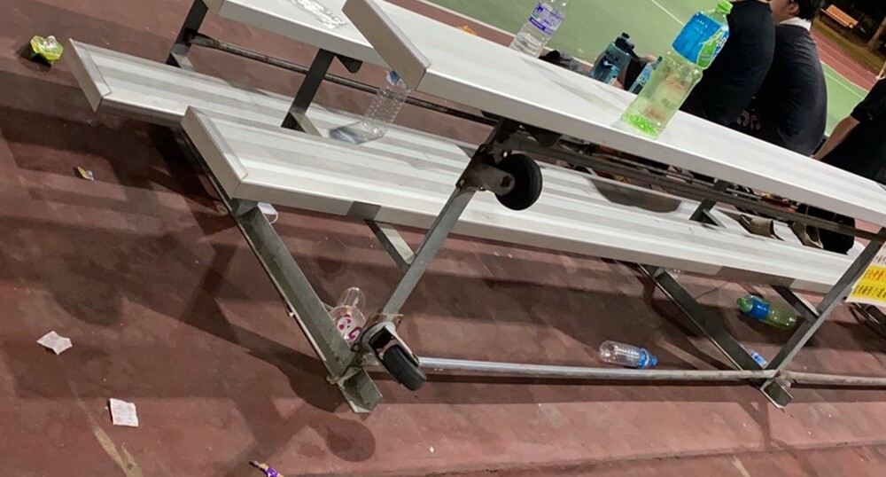 球場驚見檳榔汁、保險套 公所無奈：最美風景真的是人嗎？