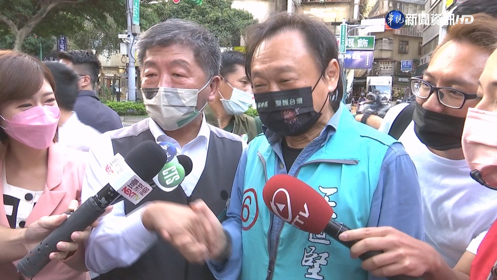 "手拉手"合體王世堅 陳時中:對他有信心