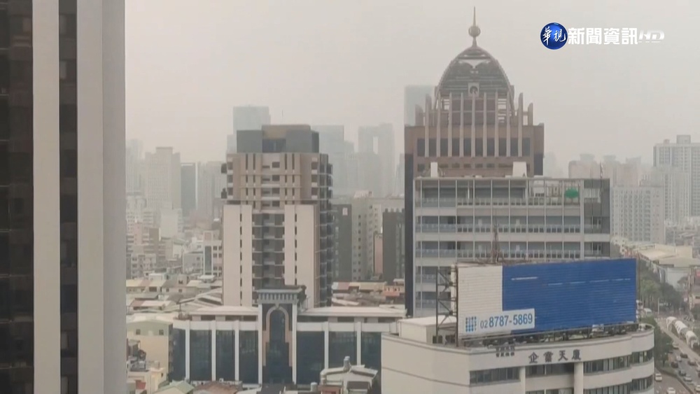 蔡其昌再戰台中空汙 盧秀燕掃街不回應