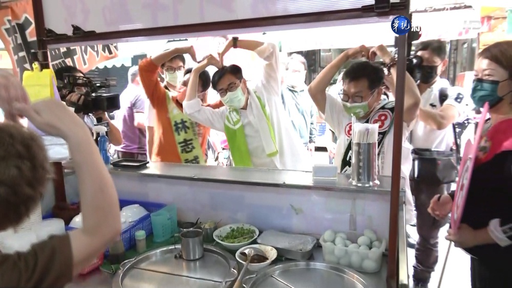 掃街行程馬不停蹄 陳其邁大岡山車掃拜票