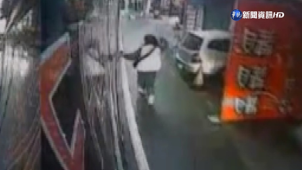 人沒上車傘被夾! 女學生慘遭公車拖行40米