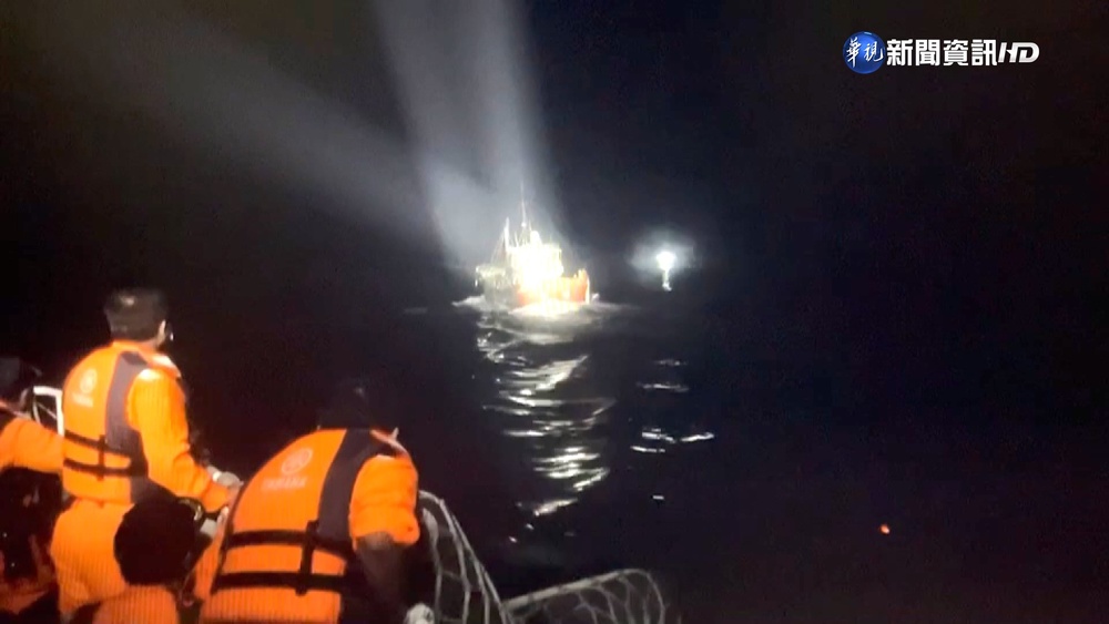 中國漁船9天2件越界 拒捕蛇行難逃追緝逮13人