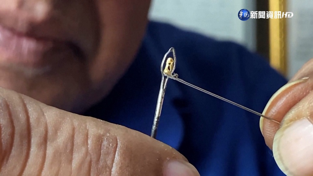 全球吹世足風! 藝術家黃金打造1毫米獎盃