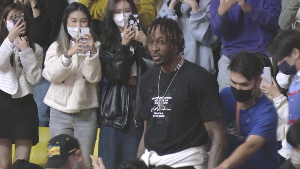 "魔獸"觀看UBA球賽 粉絲擠爆輔大中美堂